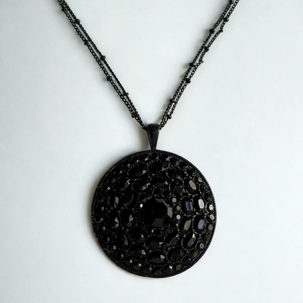 Trifari Black Disc Pendant Necklace 16” Preowned